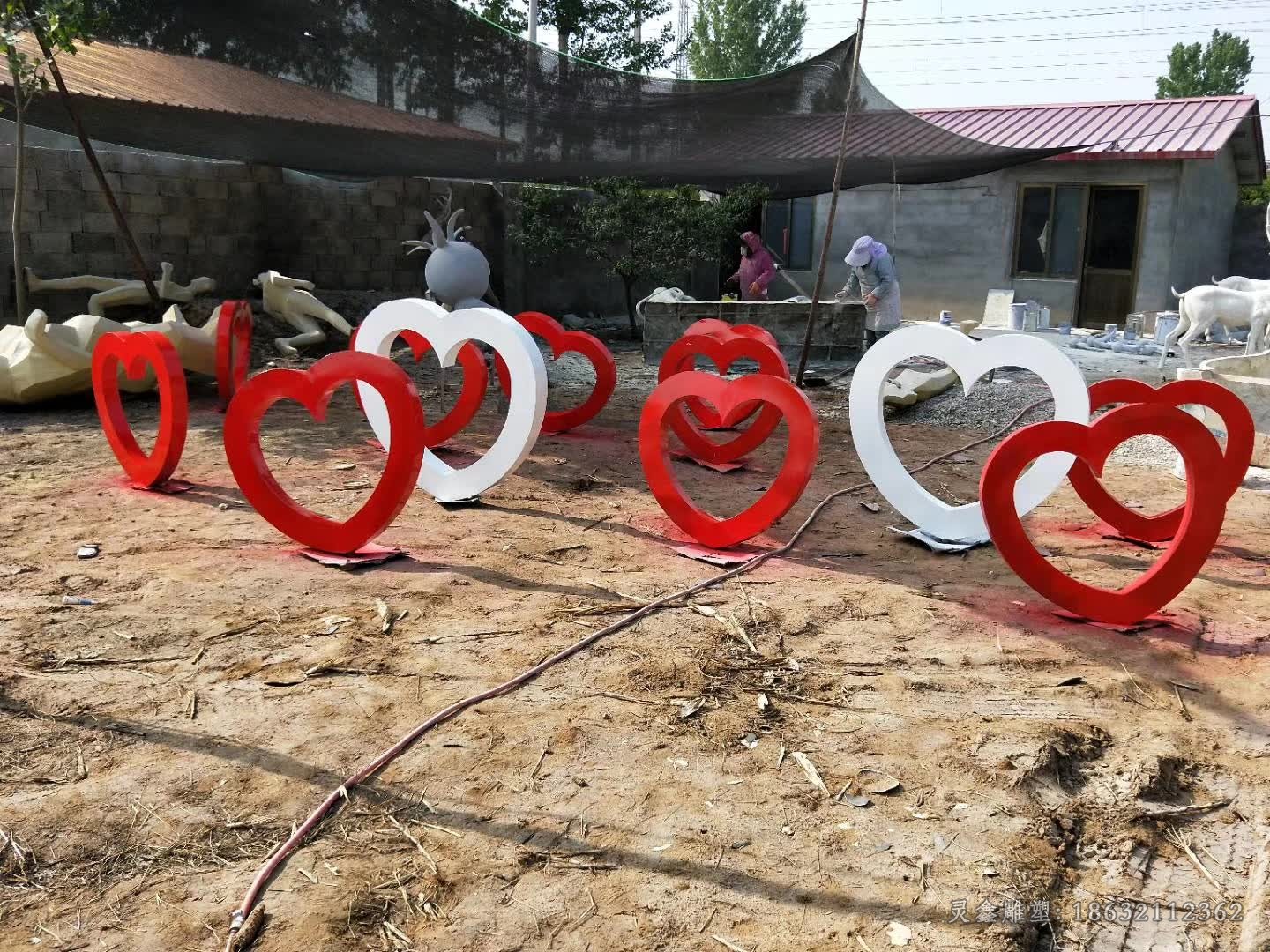 彩绘不锈钢爱心抽象雕塑