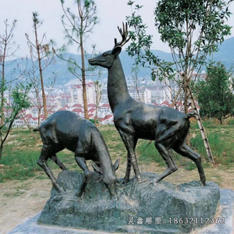 公园跳跃鹿动物铜雕