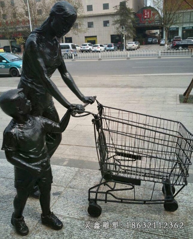 购物铜雕，商场人物铜雕 (1)_看图王
