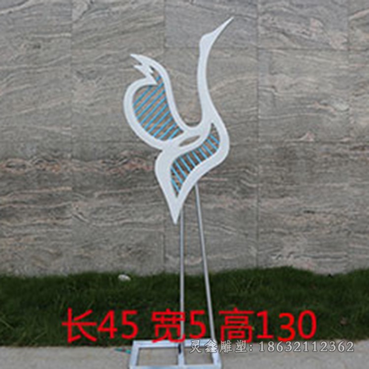 不锈钢几何彩绘仙鹤雕塑