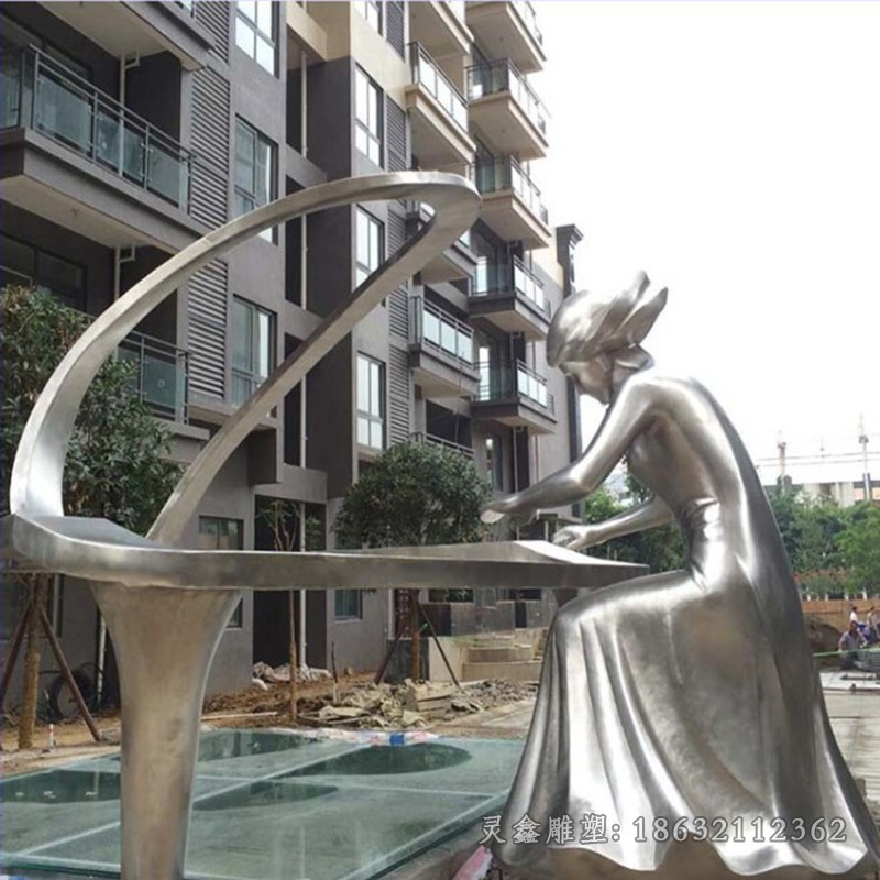 不锈钢抽象钢琴景观雕塑