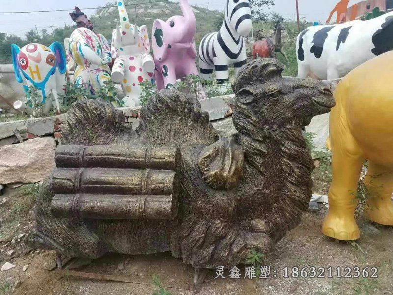 跪姿骆驼铜雕 (2)