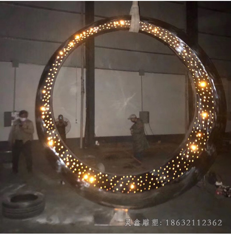 发光月亮别墅不锈钢雕塑