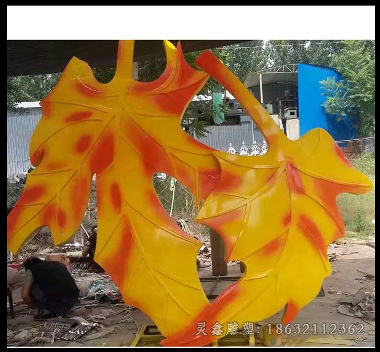 不锈钢枫叶彩绘广场景观雕塑