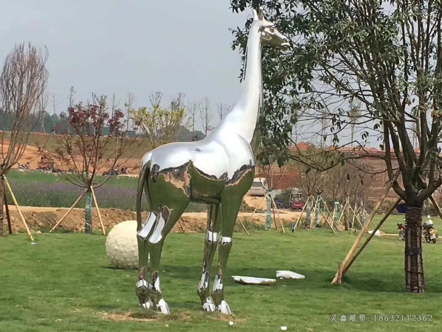 不锈钢长颈鹿动物景观雕塑