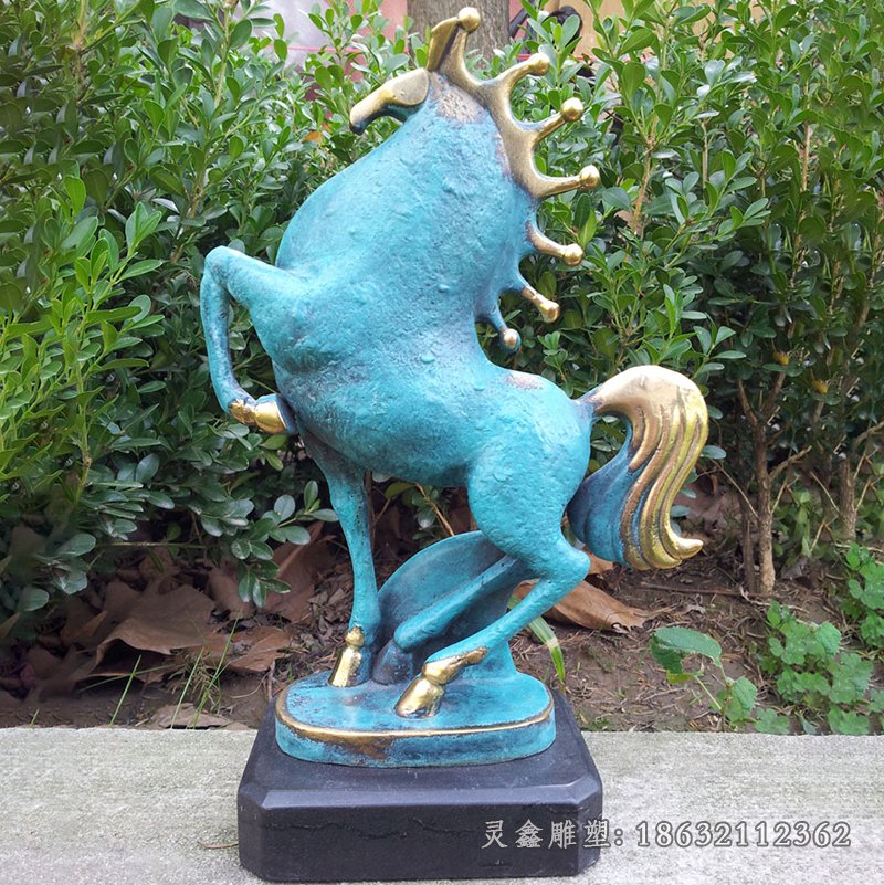 马抬腿动物景观铜雕