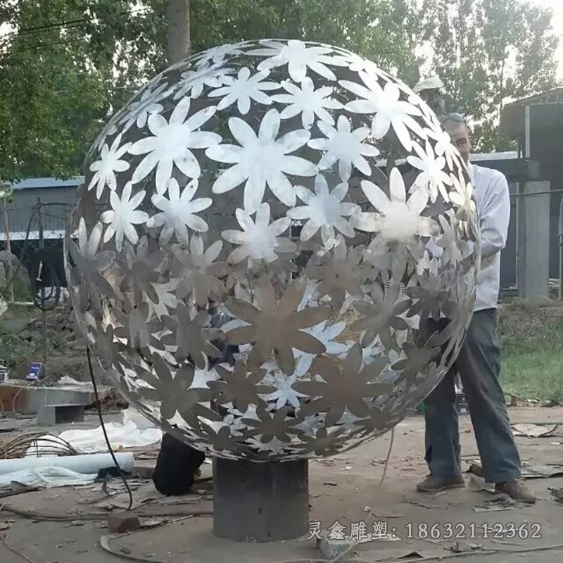 彩绘镂空球不锈钢商场雕塑