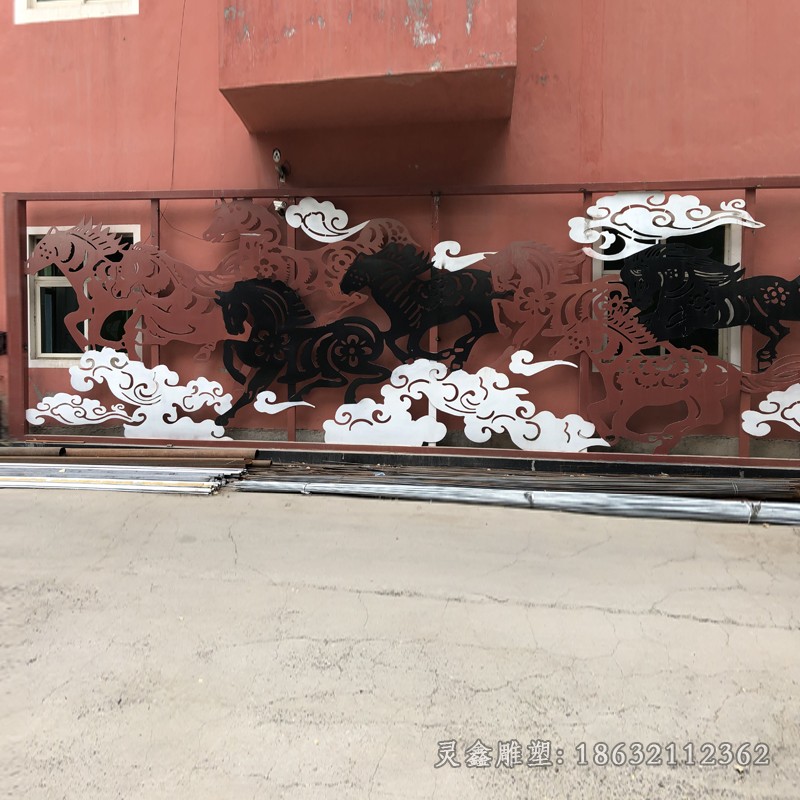 不锈钢剪影镂空马城市雕塑