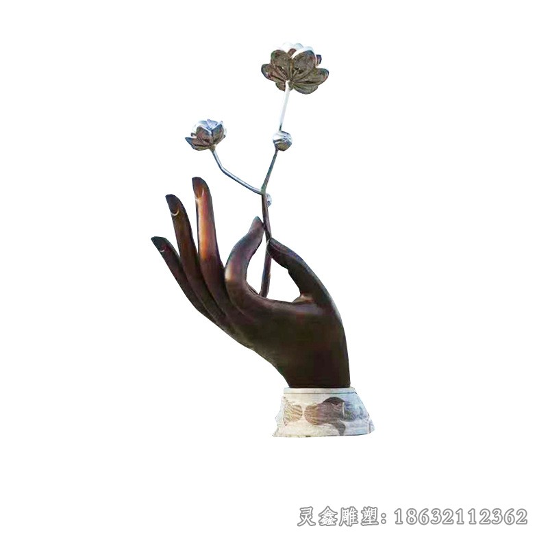 不锈钢镜面手托花景观雕塑