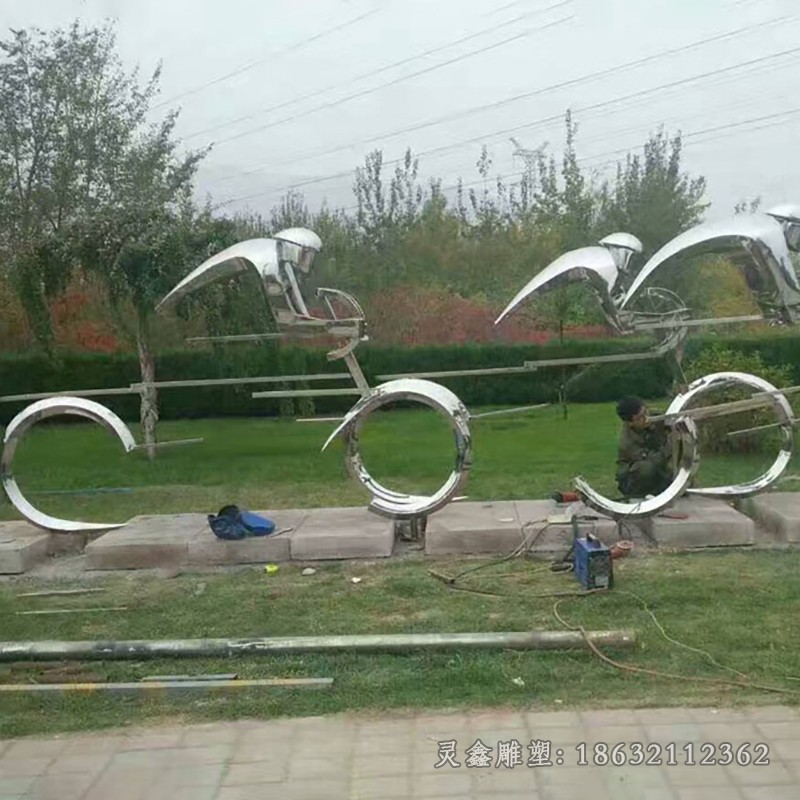 不锈钢骑自行车抽象雕塑