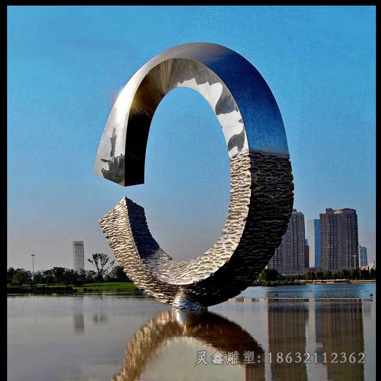 不锈钢镜面抽象圆环景观雕塑