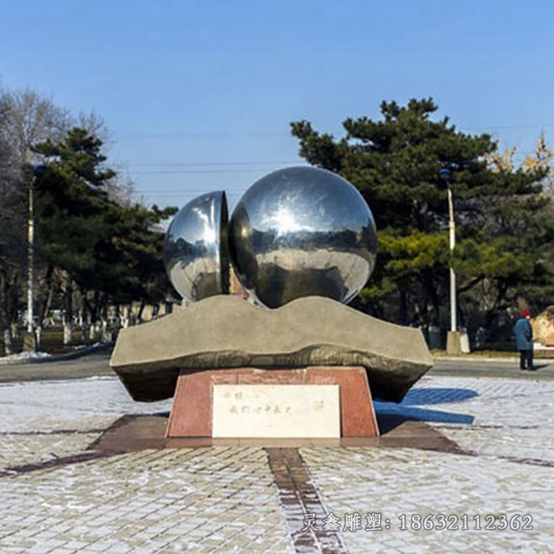 不锈钢镜面球城市景观雕塑