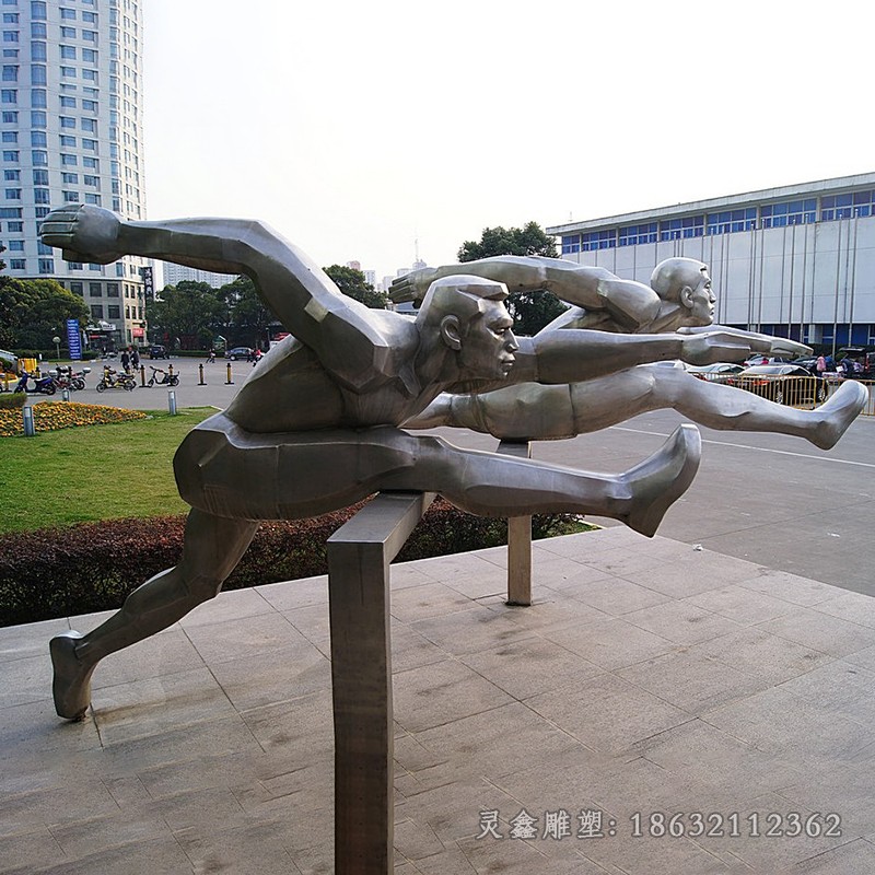 不锈钢抽象人物跨栏城市雕塑
