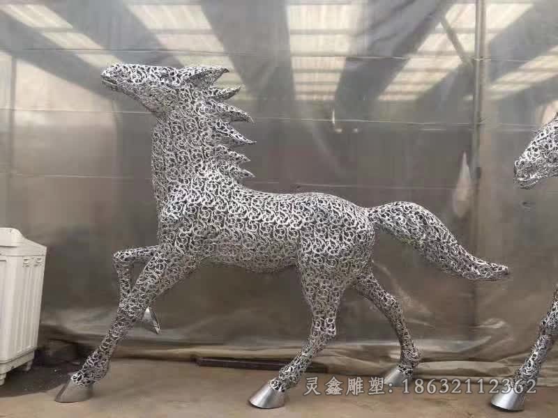 不锈钢镂空奔跑马景观雕塑