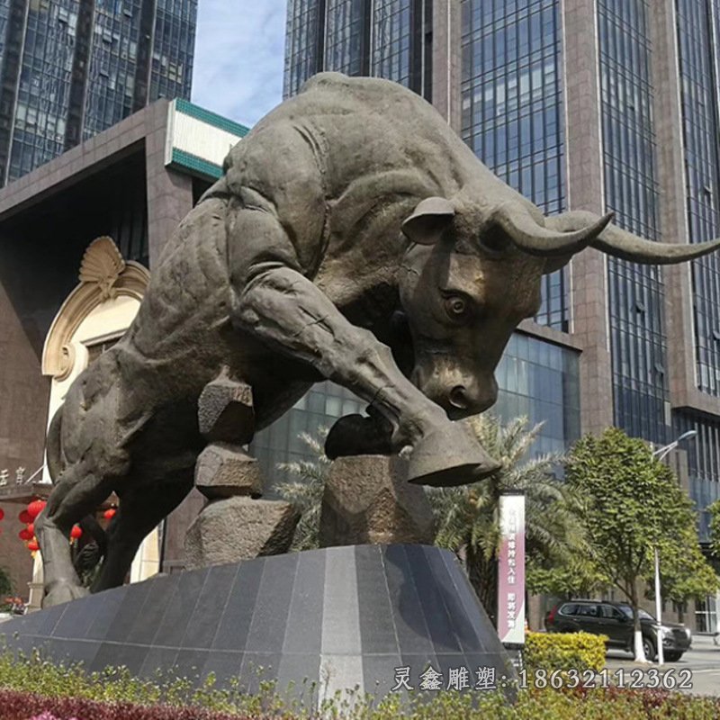 牛城市动物奔跑铜雕