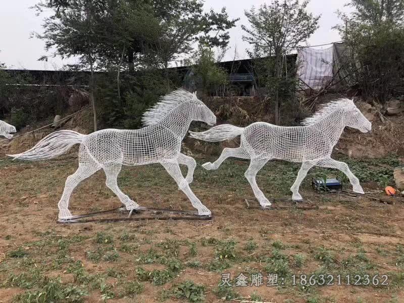 不锈钢镂空奔马城市雕塑