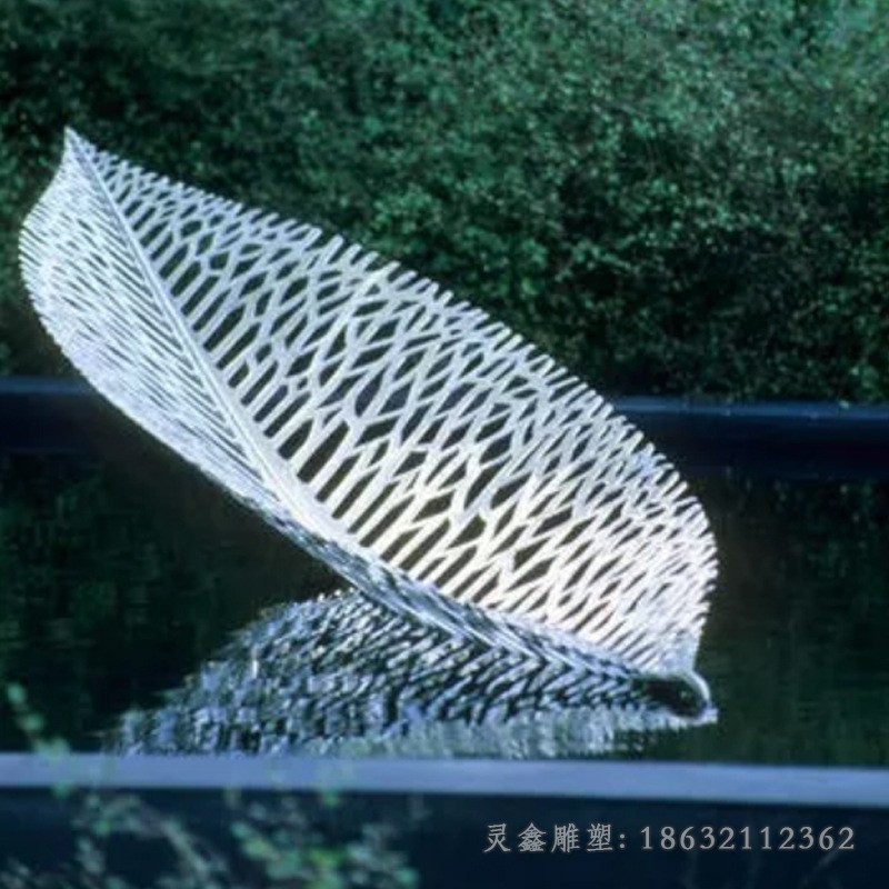 不锈钢镂空发光树叶庭院雕塑