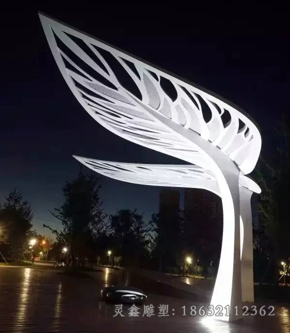 不锈钢镂空树叶雕塑