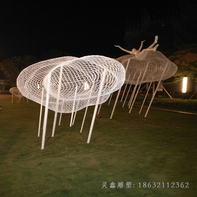 不锈钢镂空云朵公园雕塑