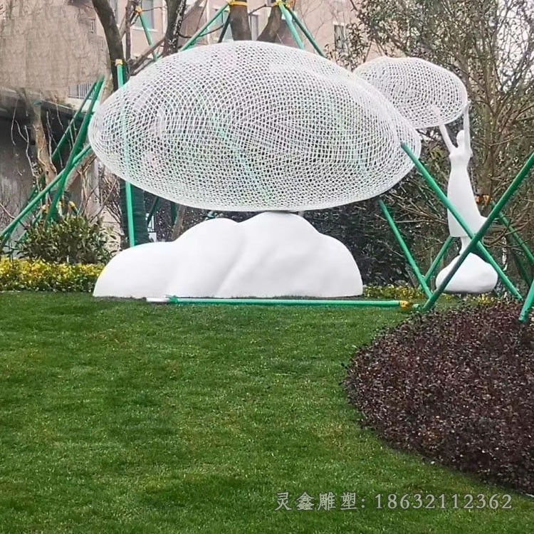 不锈钢镂空云朵景观雕塑