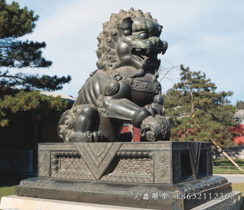 踩球雄狮动物景观铜雕