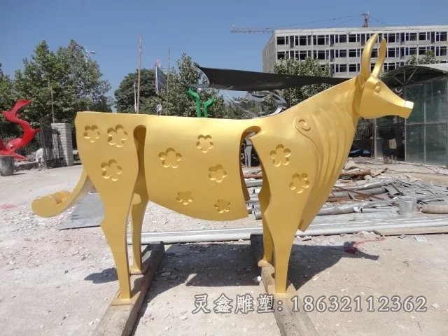 不锈钢彩绘抽象牛广场雕塑