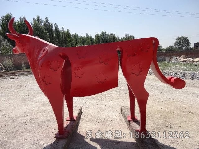 不锈钢彩绘抽象牛广场雕塑