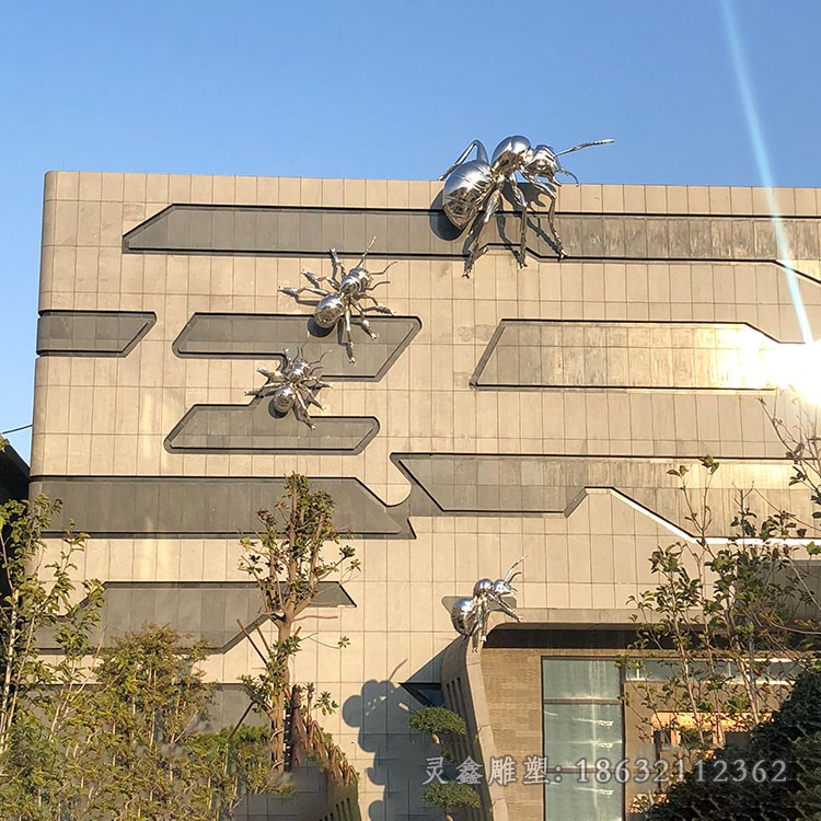 不锈钢爬行蚂蚁城市景观雕塑