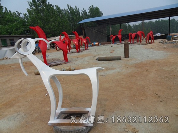 不锈钢抽象羊广场景观雕塑