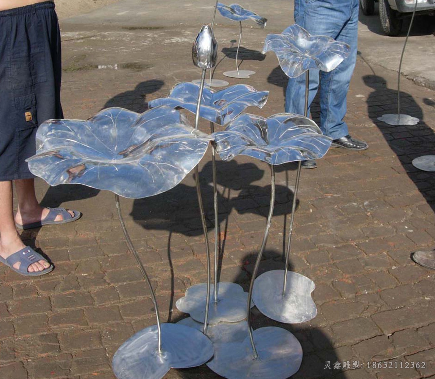不锈钢彩绘荷花广场雕塑