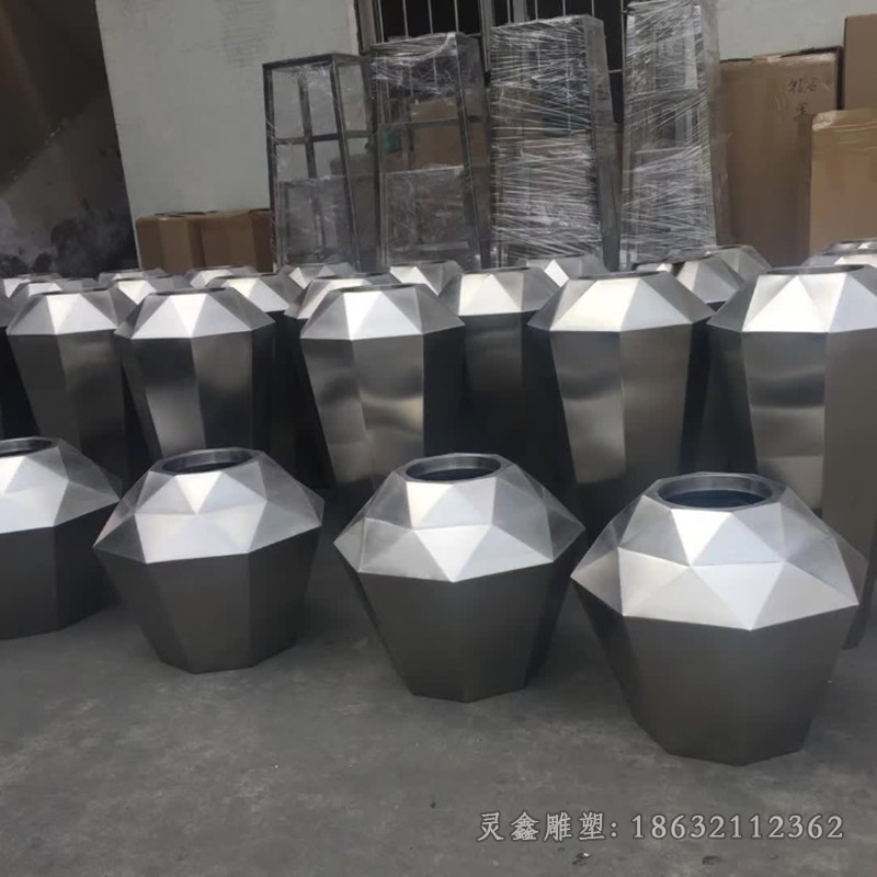 不锈钢花瓶城市景观雕塑