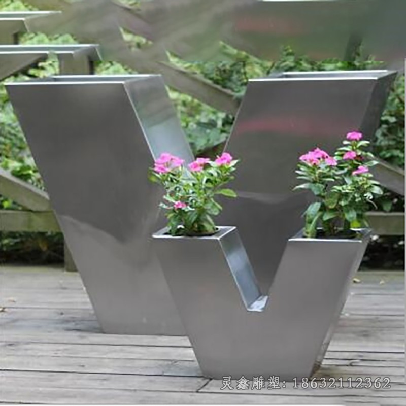 不锈钢花瓶广场景观雕塑