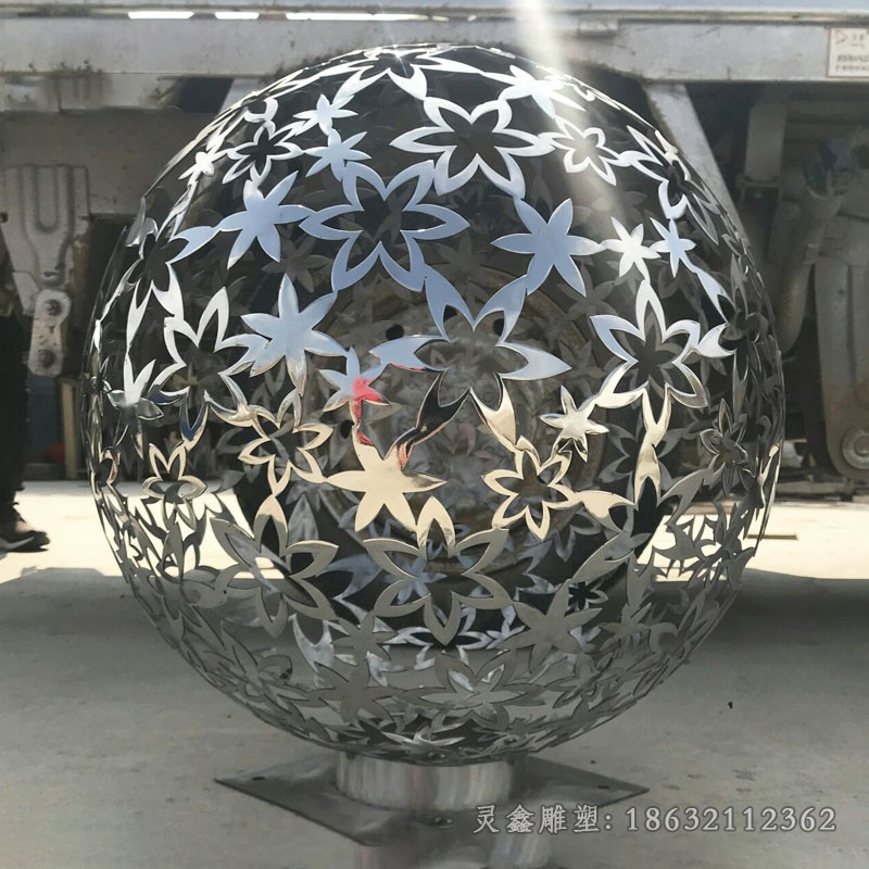 不锈钢发光镂空球庭院雕塑