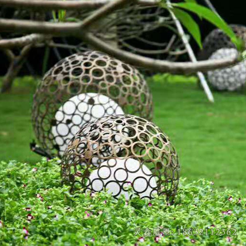 不锈钢发光镂空球庭院雕塑