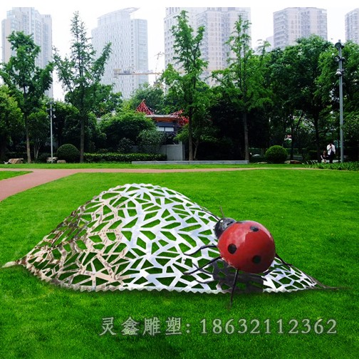 不锈钢七星瓢虫城市雕塑
