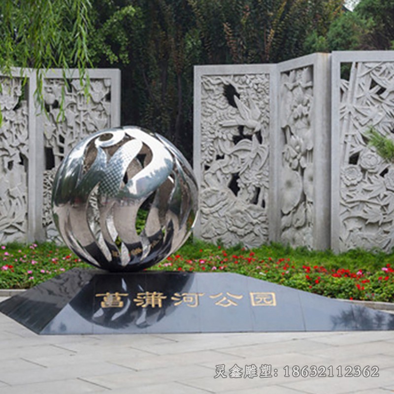 不锈钢彩绘镂空球景区雕塑