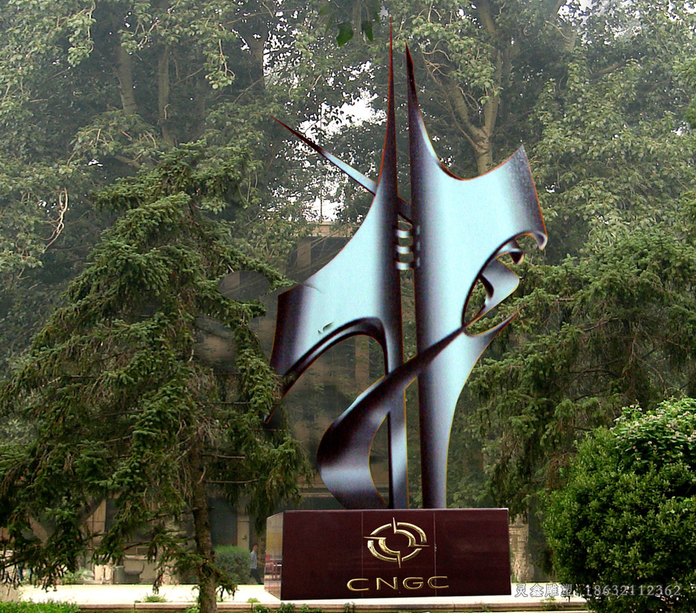 不锈钢镜面抽象广场雕塑