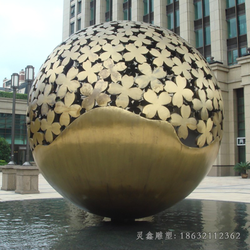 不锈钢镂空球彩绘广场雕塑