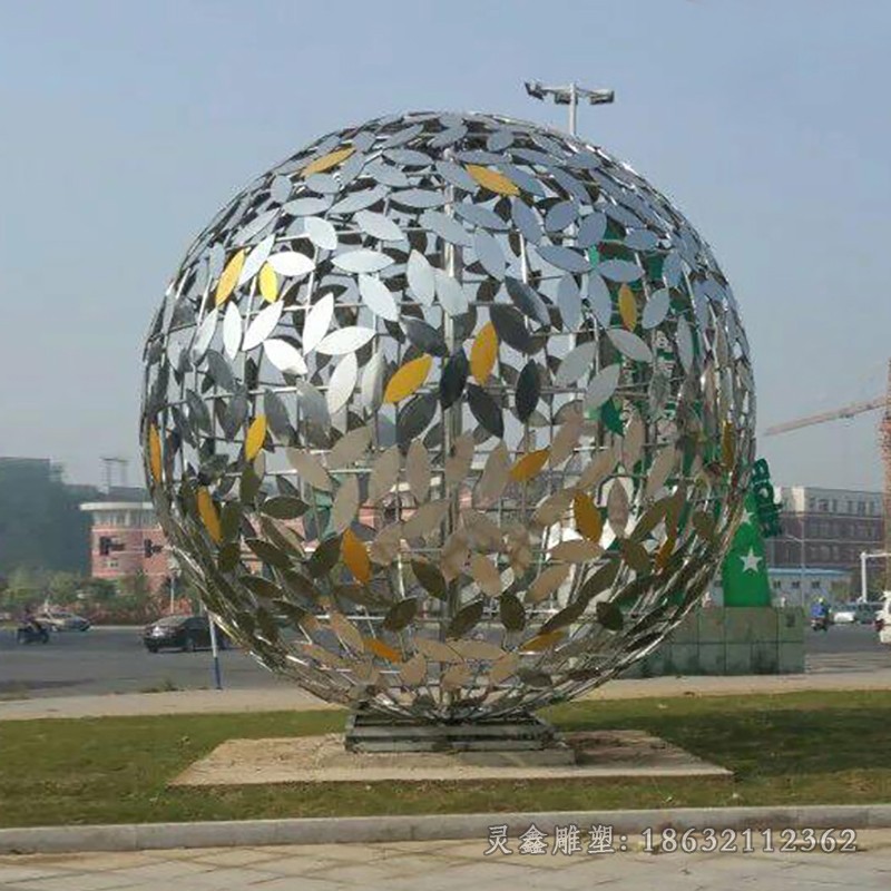 不锈钢彩绘镂空球小区雕塑