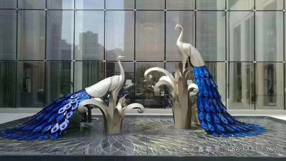 不锈钢彩绘孔雀广场雕塑
