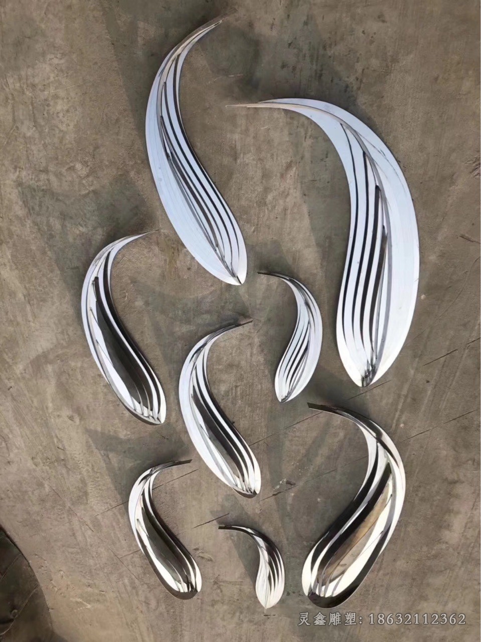 不锈钢镜面抽象鱼城市雕塑