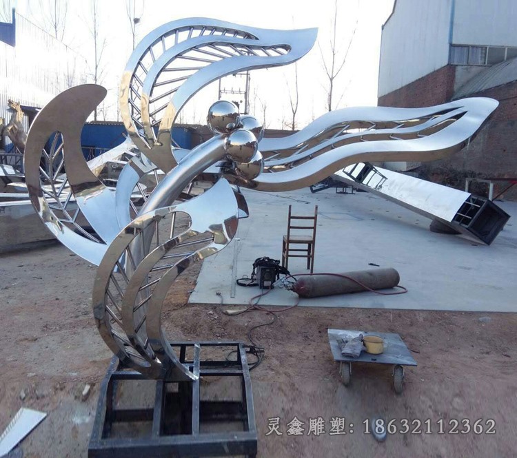 不锈钢彩绘镂空树叶广场雕塑