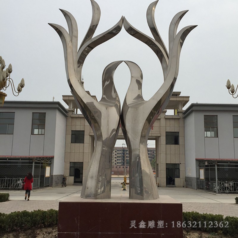 大型不锈钢抽象手掌雕塑