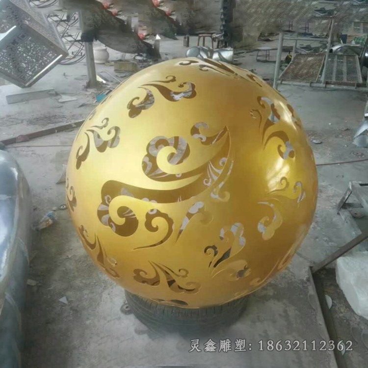 不锈钢彩绘镂空球景观雕塑