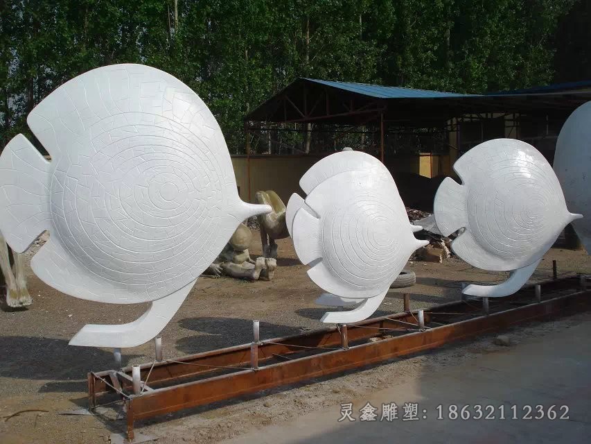 不锈钢抽象鱼庭院景观雕塑