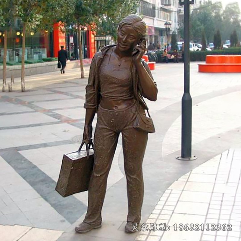 打电话女人雕塑，现代人物铜雕