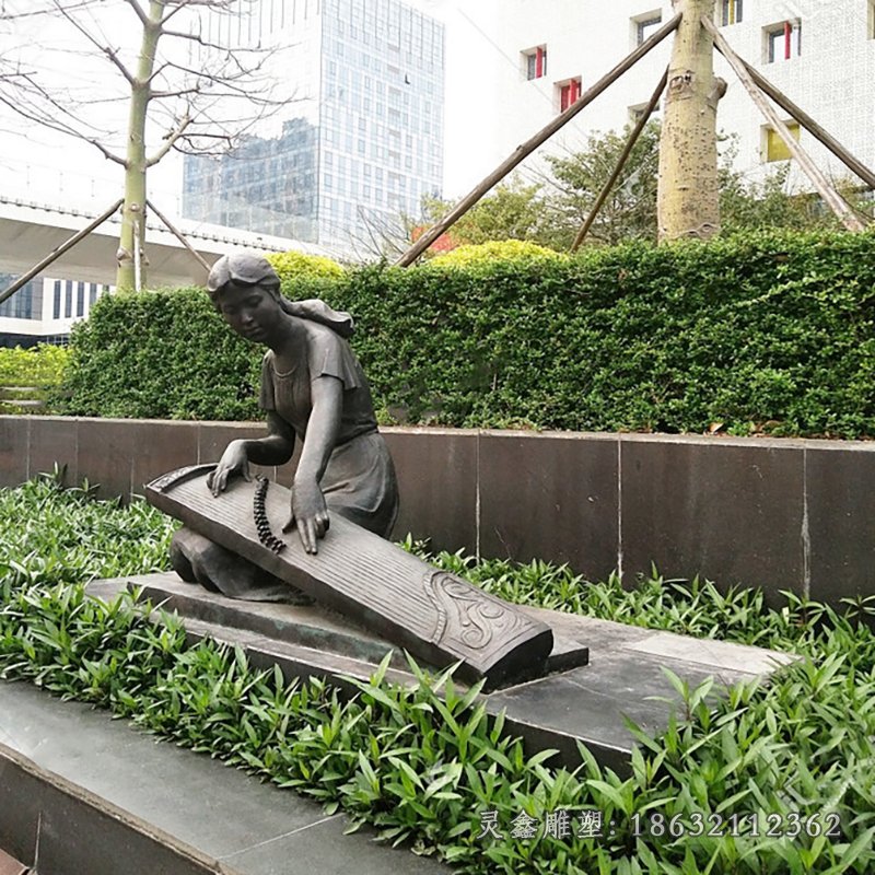 弹钢琴西方景观铜雕