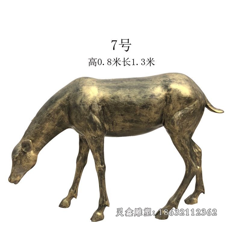低头鹿动物城市铜雕