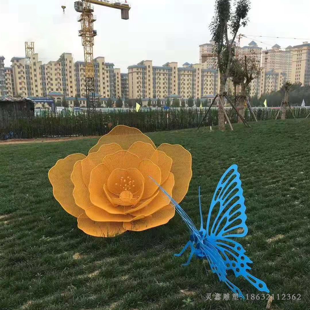 不锈钢彩绘镂空花公园雕塑
