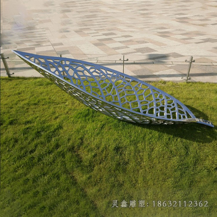 不锈钢镂空树叶庭院景观雕塑